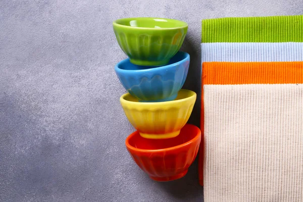 Посуда Цветных Чаш Салфетки Еды — стоковое фото