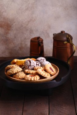 Tatlı olarak çeşitli tatlı kurabiyeler.