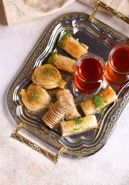 Traditionelle Türkische Süßigkeiten Baklava Mit Nüssen — Stockfoto