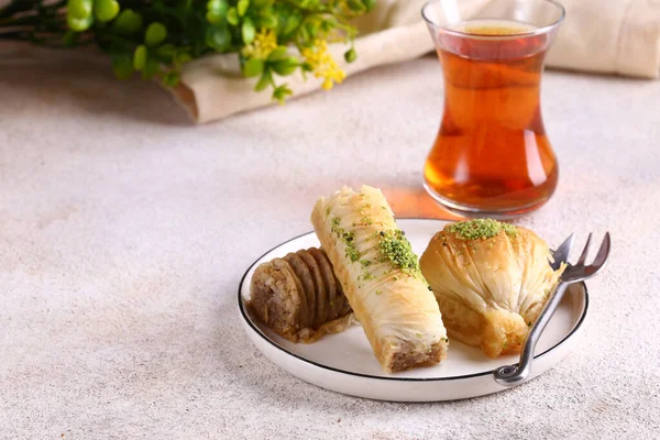 Traditionelle Türkische Süßigkeiten Baklava Mit Nüssen — Stockfoto