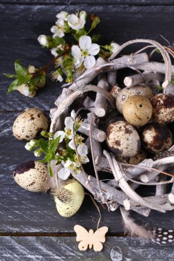 Bıldırcın yumurtası ile Paskalya kompozisyon