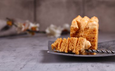 Tatlı olarak ev yapımı kek.