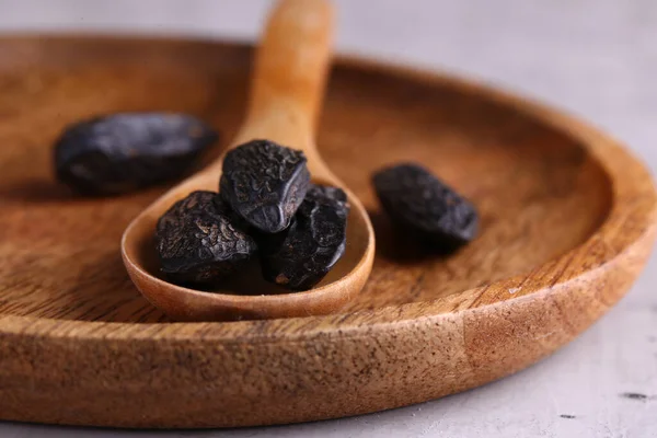 トンカ豆を焼くための芳香族スパイス — ストック写真