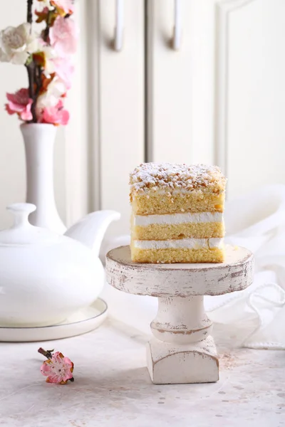 Pastel Esponja Casero Con Crema — Foto de Stock