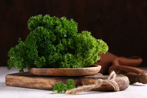 Perejil Orgánico Verde Fresco Una Tabla —  Fotos de Stock