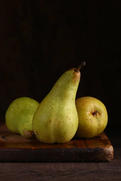 Nature Poires Fraîches Sur Une Table Bois — Photo