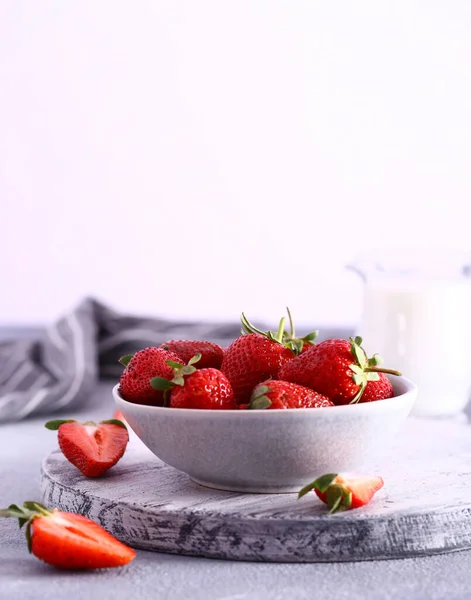 Fresas Orgánicas Frescas Para Desayuno —  Fotos de Stock