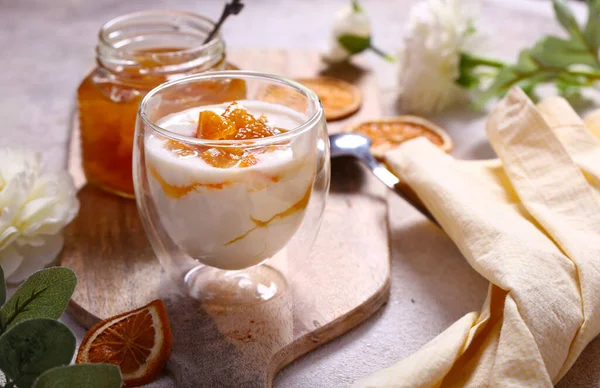 Čerstvý Jogurt Snídani Pomerančovým Džemem — Stock fotografie