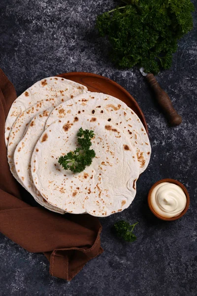 Plochý Dort Pita Tortilla Lavash Stole — Stock fotografie