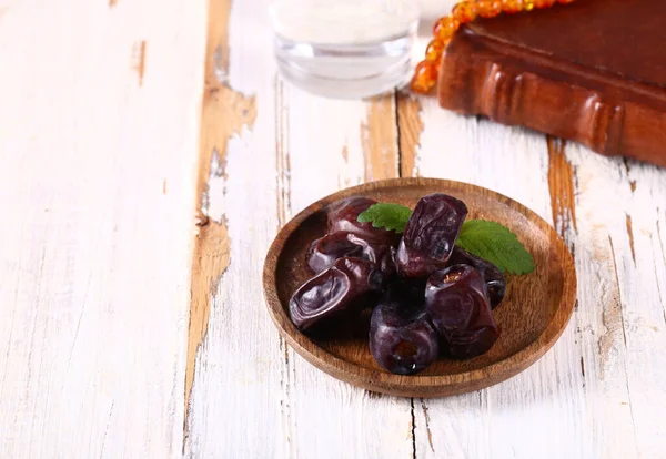 Dried Figs Plate Ramadan — Stock Photo, Image