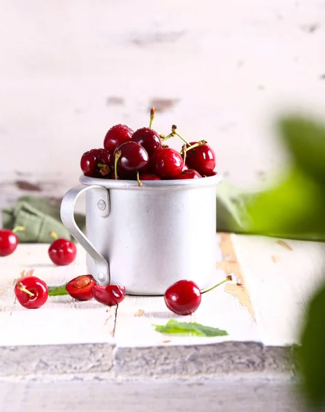 Verse Bessen Kers Een Houten Tafel — Stockfoto