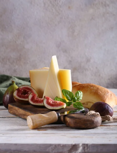 Cheese Plate Figs Baguette Wine — Stock Photo, Image