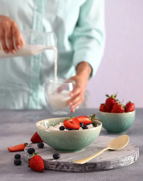 Ricotta Fresca Con Bacche Colazione — Foto Stock