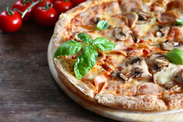 Homemade Pizza Ham Mushrooms — Stock Photo, Image