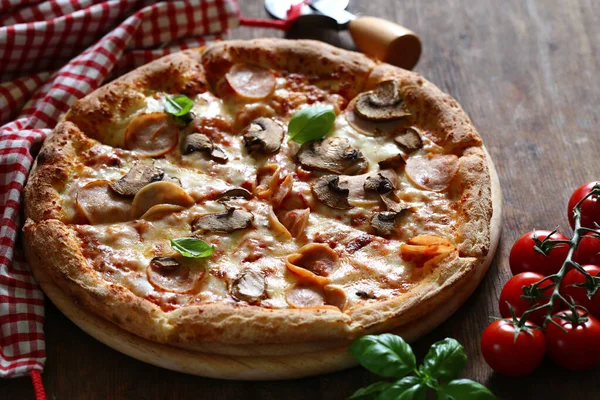Homemade Pizza Ham Mushrooms — Stock Photo, Image