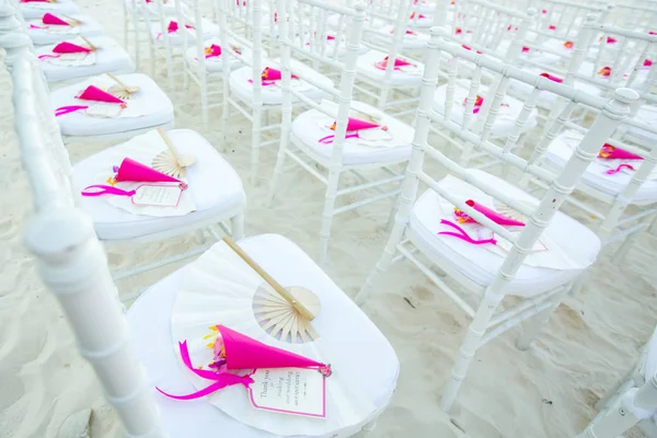 Stuhl-Setting für Hochzeit am Strand. — Stockfoto