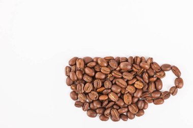 kahve çekirdeği beyaz kağıt arka plan üzerinde