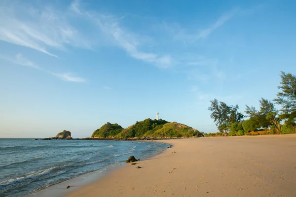 Vista del mar de andaman en Tailandia (isla de koh lanta ) — Foto de Stock