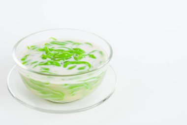 Tay tatlı pirinç pilav hindistan cevizi sütü ile yemiş yapılmış erişte 