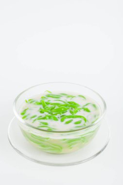 Tay tatlı pirinç pilav hindistan cevizi sütü ile yemiş yapılmış erişte 