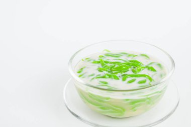 Tay tatlı pirinç pilav hindistan cevizi sütü ile yemiş yapılmış erişte 