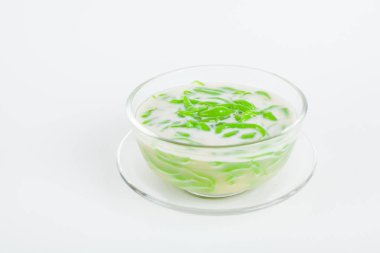 Tay tatlı pirinç pilav hindistan cevizi sütü ile yemiş yapılmış erişte 