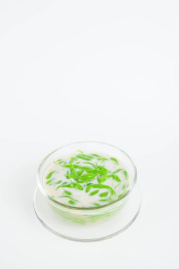 Tay tatlı pirinç pilav hindistan cevizi sütü ile yemiş yapılmış erişte 