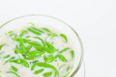 Tay tatlı pirinç pilav hindistan cevizi sütü ile yemiş yapılmış erişte 