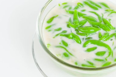 Tay tatlı pirinç pilav hindistan cevizi sütü ile yemiş yapılmış erişte 