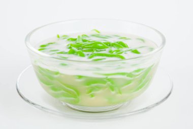 Tay tatlı pirinç pilav hindistan cevizi sütü ile yemiş yapılmış erişte 