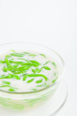 Tay tatlı pirinç pilav hindistan cevizi sütü ile yemiş yapılmış erişte 