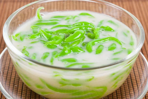 Thai dessert, rice noodles made of rice eaten with coconut milk — Stock Photo, Image