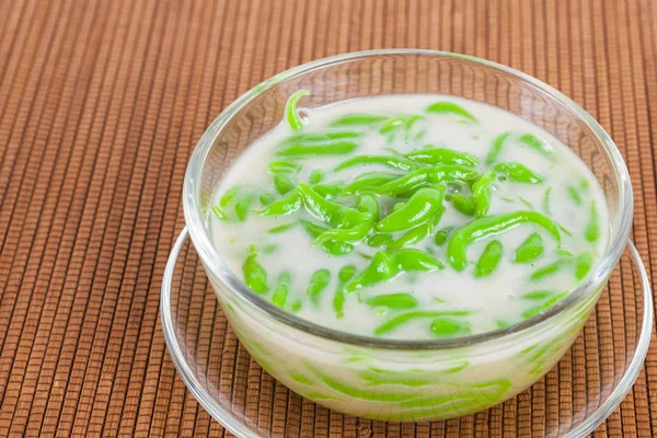 Thai dessert, rice noodles made of rice eaten with coconut milk — Stock Photo, Image