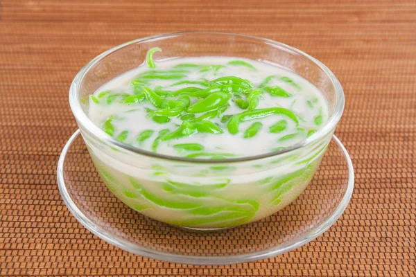 Thai dessert, rice noodles made of rice eaten with coconut milk — Stock Photo, Image