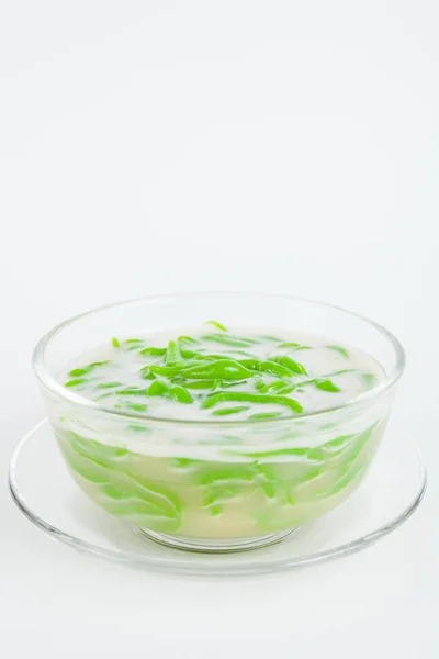 Thailändisches Dessert, Reisnudeln aus Reis, gegessen mit Kokosmilch — Stockfoto