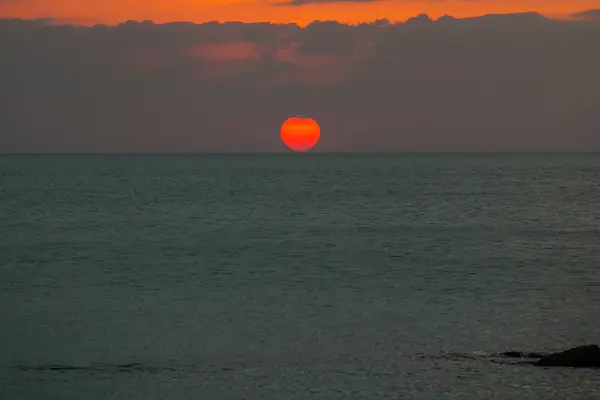 Beautiful sunset above the sea — Stock Photo, Image