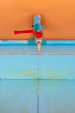 Tayland okullarda musluk