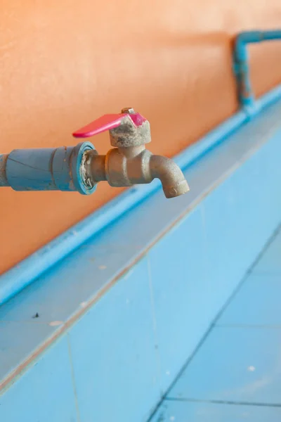 Wasserhahn an Schulen in Thailand — Stockfoto