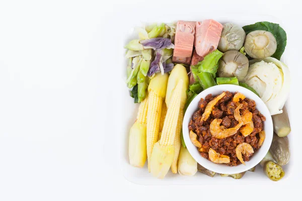 辣椒酱 Nam Prik 泰国食品 干腌虾糊辣椒混合蔬菜 — 图库照片
