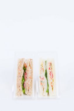 Plastik bir pakette sandviç 