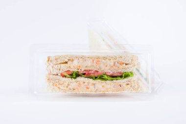 Plastik bir pakette sandviç 