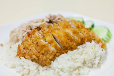 kızarmış tavuk ve pilav ile Buhar tavuk