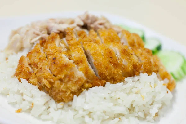 Gebratenes Huhn und Dampfhuhn mit Reis — Stockfoto