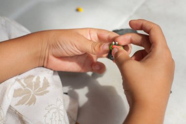 Çocuk eller ev Tayland at hamuru ile.