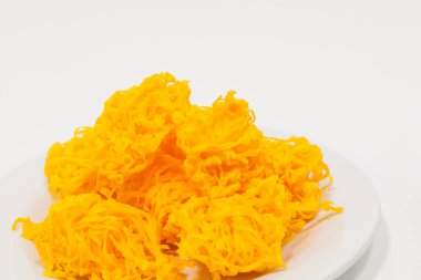 Yumurta sarısı ve su ile karıştırılarak un gelen Tayland yapılmış tatlı.