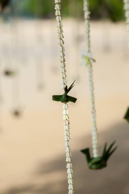 Çiçek süslemeleri Tayland sahilde düğün