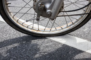 eski motosiklet lastik lastikleri