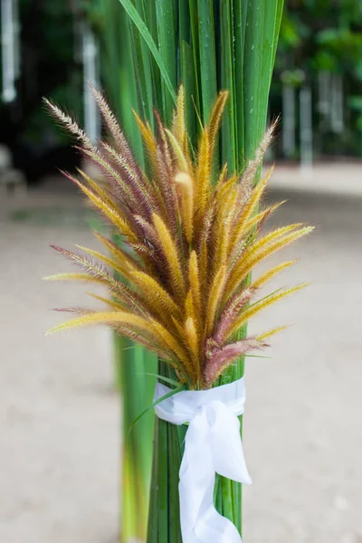 Çiçek süslemeleri Tayland sahilde düğün