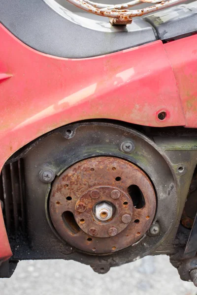 Old motorcycle with rusty components — Stock Photo, Image