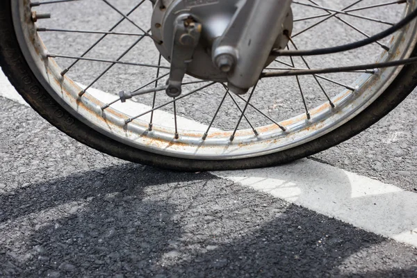 eski motosiklet lastik lastikleri